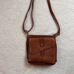 Minooy Athena leather crossbody travel bag